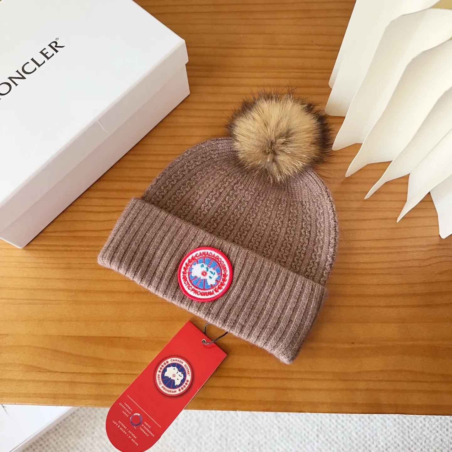 💰74 CANADA GOOSE Canada Goose winter warm cashmere cold hat. Rabbit wool material, thick feel, not easy to deform. Fashionable and versatile couple hat, imported embroidery logo, cashmere cotton yarn, head circumference: 55-58cm